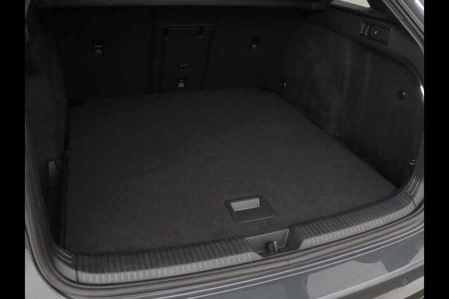 Volkswagen Golf 1.5 eTSI R-Line | Stoel & stuurverwarming | Camera | Sportstoelen | Sfeerverlichting | Digital Cockpit | Carplay | Adaptive cruise | Full LED