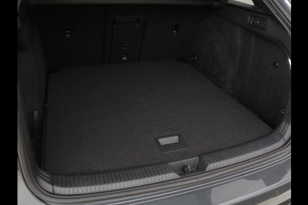 Volkswagen Golf 1.5 eTSI R-Line | Stoel & stuurverwarming | Camera | Sportstoelen | Sfeerverlichting | Digital Cockpit | Carplay | Adaptive cruise | Full LED