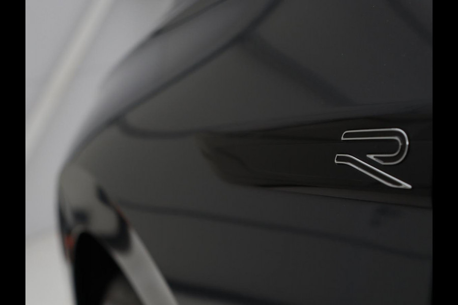 Volkswagen Golf 1.5 eTSI R-Line | Stoel & stuurverwarming | Camera | Sportstoelen | Sfeerverlichting | Digital Cockpit | Carplay | Adaptive cruise | Full LED