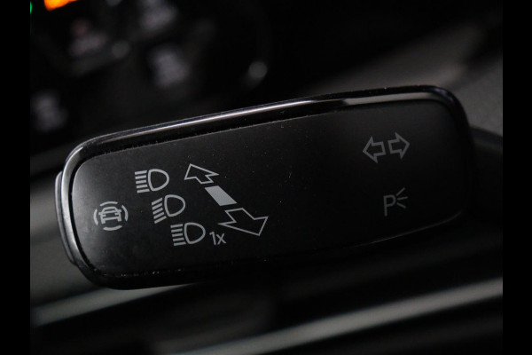 Volkswagen Golf 1.5 eTSI R-Line | Stoel & stuurverwarming | Camera | Sportstoelen | Sfeerverlichting | Digital Cockpit | Carplay | Adaptive cruise | Full LED