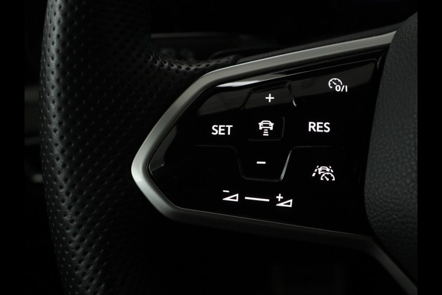 Volkswagen Golf 1.5 eTSI R-Line | Stoel & stuurverwarming | Camera | Sportstoelen | Sfeerverlichting | Digital Cockpit | Carplay | Adaptive cruise | Full LED