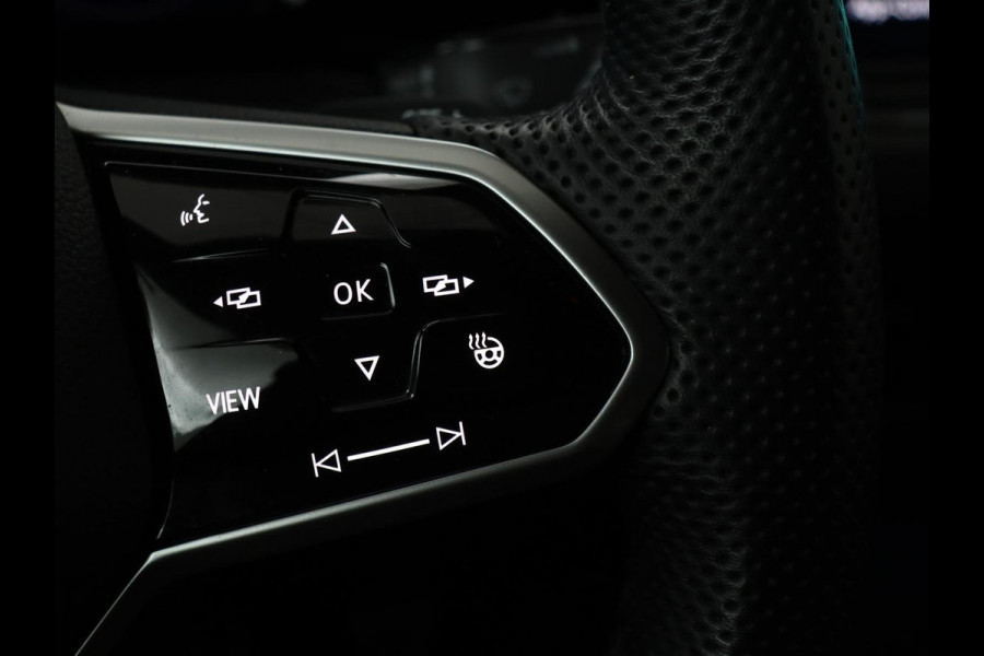 Volkswagen Golf 1.5 eTSI R-Line | Stoel & stuurverwarming | Camera | Sportstoelen | Sfeerverlichting | Digital Cockpit | Carplay | Adaptive cruise | Full LED