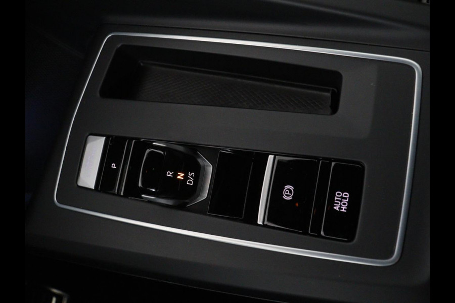 Volkswagen Golf 1.5 eTSI R-Line | Stoel & stuurverwarming | Camera | Sportstoelen | Sfeerverlichting | Digital Cockpit | Carplay | Adaptive cruise | Full LED