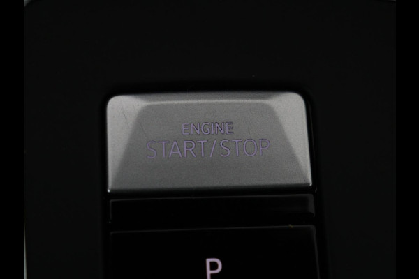 Volkswagen Golf 1.5 eTSI R-Line | Stoel & stuurverwarming | Camera | Sportstoelen | Sfeerverlichting | Digital Cockpit | Carplay | Adaptive cruise | Full LED