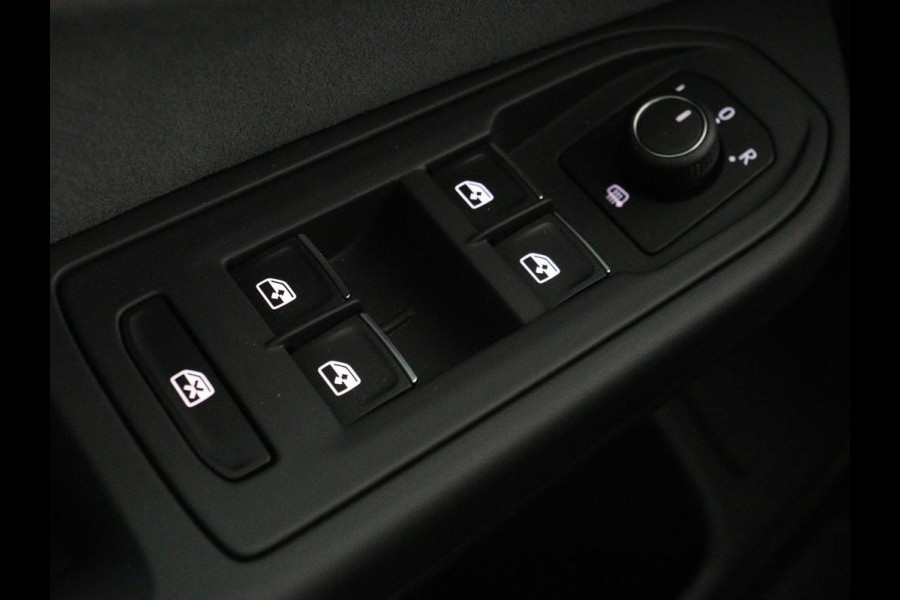 Volkswagen Golf 1.5 eTSI R-Line | Stoel & stuurverwarming | Camera | Sportstoelen | Sfeerverlichting | Digital Cockpit | Carplay | Adaptive cruise | Full LED