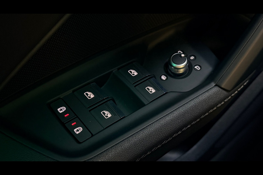 Audi S3 Sportback 2.0 TFSI S3 quattro Edition One Panoramadak/Sfeerverlichting/Carplay/ACC/Stoelverwarming/Dealeronderhouden/310PK