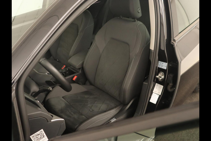 Volkswagen Golf 1.5 eTSI Life | Stoelverwarming | Carplay | Massage | Adaptive cruise | Navigatie | Sfeerverlichting | Parkeerhulp | Full LED | Memory