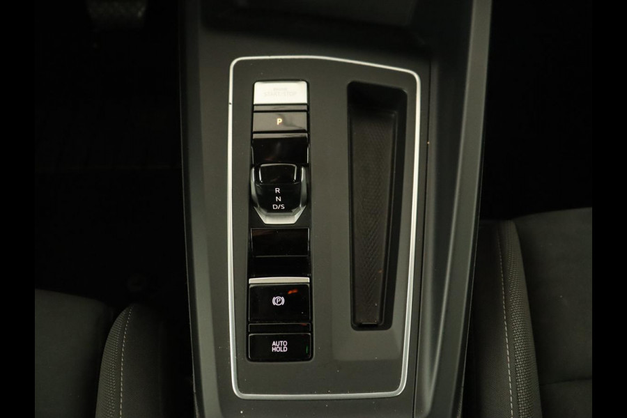 Volkswagen Golf 1.5 eTSI Life | Stoelverwarming | Carplay | Massage | Adaptive cruise | Navigatie | Sfeerverlichting | Parkeerhulp | Full LED | Memory