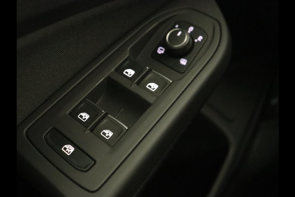 Volkswagen Golf 1.5 eTSI Life | Stoelverwarming | Carplay | Massage | Adaptive cruise | Navigatie | Sfeerverlichting | Parkeerhulp | Full LED | Memory