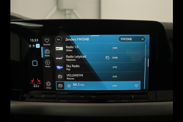 Volkswagen Golf 1.5 eTSI Life | Stoelverwarming | Carplay | Massage | Adaptive cruise | Navigatie | Sfeerverlichting | Parkeerhulp | Full LED | Memory