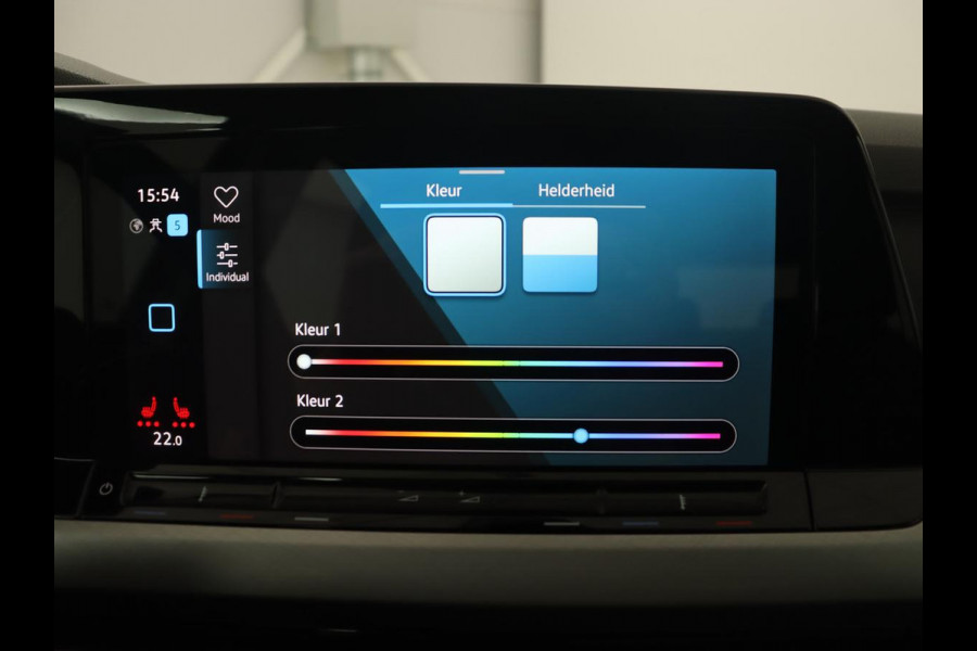 Volkswagen Golf 1.5 eTSI Life | Stoelverwarming | Carplay | Massage | Adaptive cruise | Navigatie | Sfeerverlichting | Parkeerhulp | Full LED | Memory