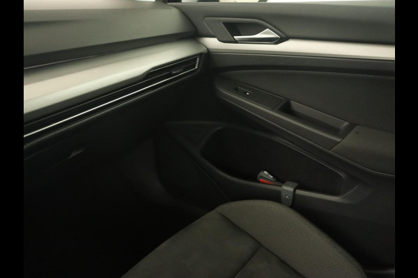 Volkswagen Golf 1.5 eTSI Life | Stoelverwarming | Carplay | Massage | Adaptive cruise | Navigatie | Sfeerverlichting | Parkeerhulp | Full LED | Memory