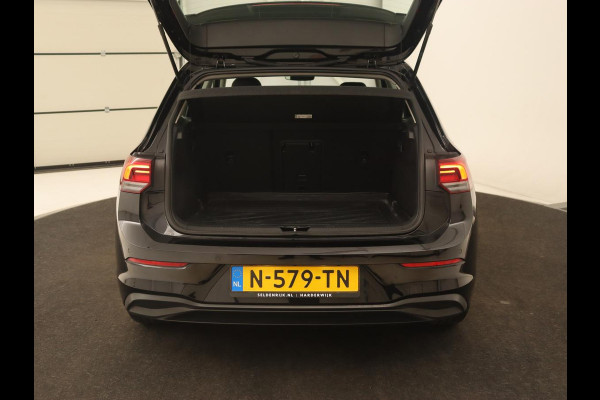 Volkswagen Golf 1.5 eTSI Life | Stoelverwarming | Carplay | Massage | Adaptive cruise | Navigatie | Sfeerverlichting | Parkeerhulp | Full LED | Memory