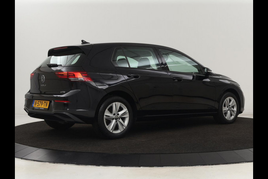 Volkswagen Golf 1.5 eTSI Life | Stoelverwarming | Carplay | Massage | Adaptive cruise | Navigatie | Sfeerverlichting | Parkeerhulp | Full LED | Memory