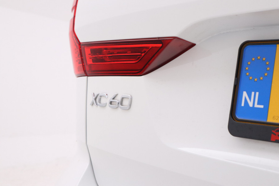 Volvo XC60 2.0 T8 Twin Engine AWD R-Design Luchtvering, Stoelverwarming, Panorama, Apple Carplay,
