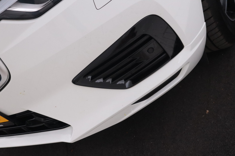 Volvo XC60 2.0 T8 Twin Engine AWD R-Design Luchtvering, Stoelverwarming, Panorama, Apple Carplay,