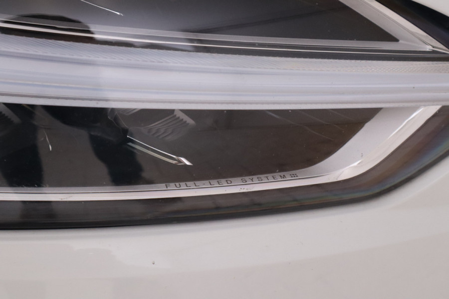 Volvo XC60 2.0 T8 Twin Engine AWD R-Design Luchtvering, Stoelverwarming, Panorama, Apple Carplay,