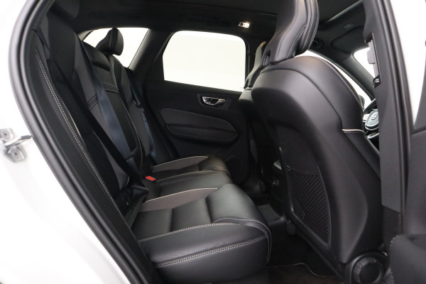 Volvo XC60 2.0 T8 Twin Engine AWD R-Design Luchtvering, Stoelverwarming, Panorama, Apple Carplay,