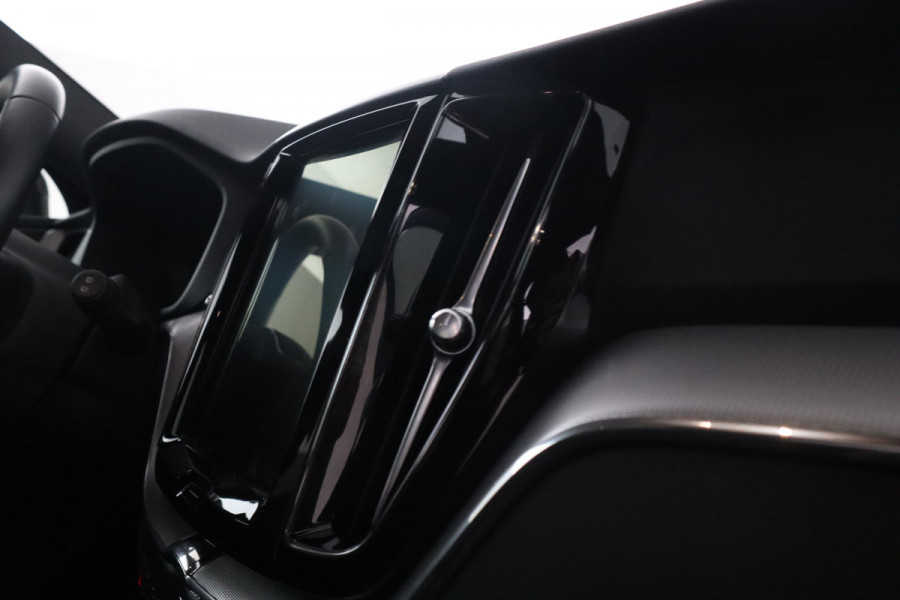 Volvo XC60 2.0 T8 Twin Engine AWD R-Design Luchtvering, Stoelverwarming, Panorama, Apple Carplay,