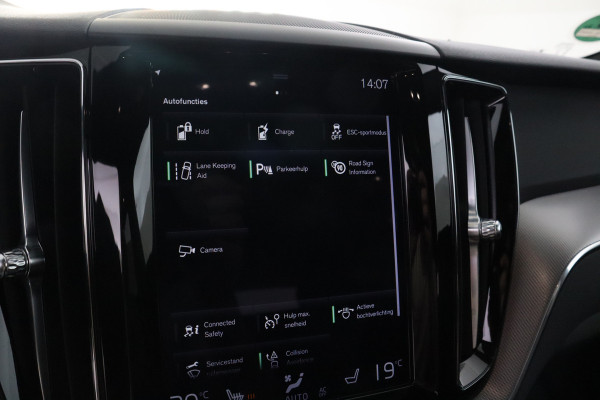 Volvo XC60 2.0 T8 Twin Engine AWD R-Design Luchtvering, Stoelverwarming, Panorama, Apple Carplay,