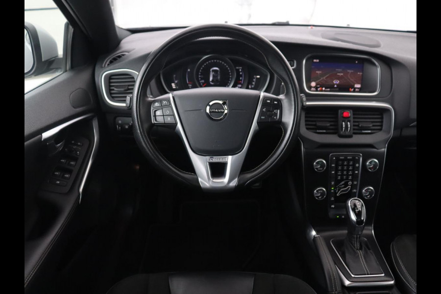 Volvo V40 1.5 T3 Polar+ Sport | Panoramadak | Stoelverwarming | Camera | Full LED | Navigatie | Park Assist | Harman/Kardon | Keyless | R Design