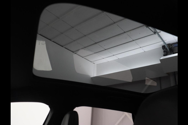 Volvo V40 1.5 T3 Polar+ Sport | Panoramadak | Stoelverwarming | Camera | Full LED | Navigatie | Park Assist | Harman/Kardon | Keyless | R Design