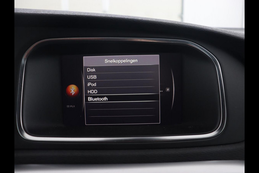 Volvo V40 1.5 T3 Polar+ Sport | Panoramadak | Stoelverwarming | Camera | Full LED | Navigatie | Park Assist | Harman/Kardon | Keyless | R Design