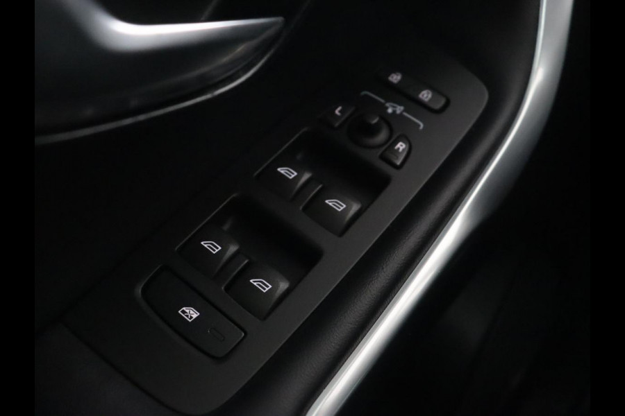 Volvo V40 1.5 T3 Polar+ Sport | Panoramadak | Stoelverwarming | Camera | Full LED | Navigatie | Park Assist | Harman/Kardon | Keyless | R Design