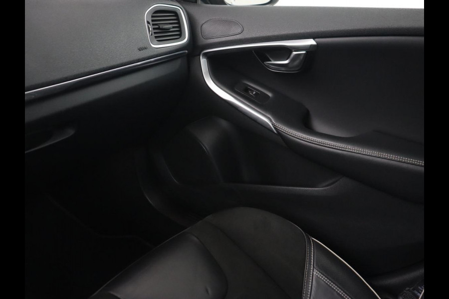 Volvo V40 1.5 T3 Polar+ Sport | Panoramadak | Stoelverwarming | Camera | Full LED | Navigatie | Park Assist | Harman/Kardon | Keyless | R Design