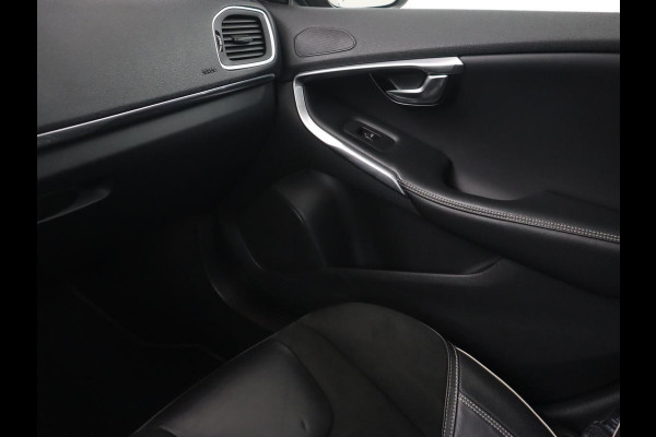 Volvo V40 1.5 T3 Polar+ Sport | Panoramadak | Stoelverwarming | Camera | Full LED | Navigatie | Park Assist | Harman/Kardon | Keyless | R Design