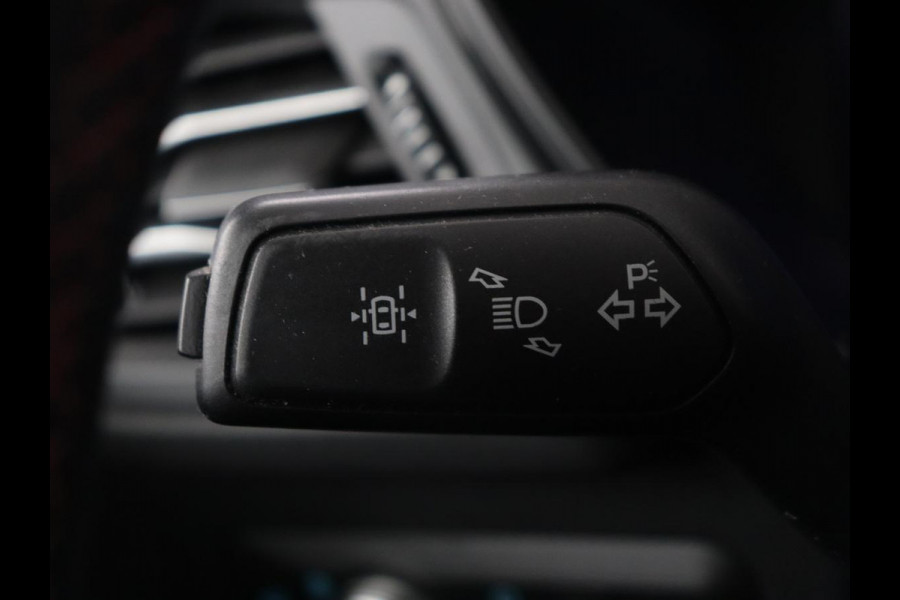 Ford Kuga 2.5 PHEV ST-Line X | Panoramadak | Head-Up | Trekhaak | Stoelverwarming | 360 Camera | B&O Sound | Carplay | Navigatie | Achterbankverwarming | Half leder | Keyless | Plug In