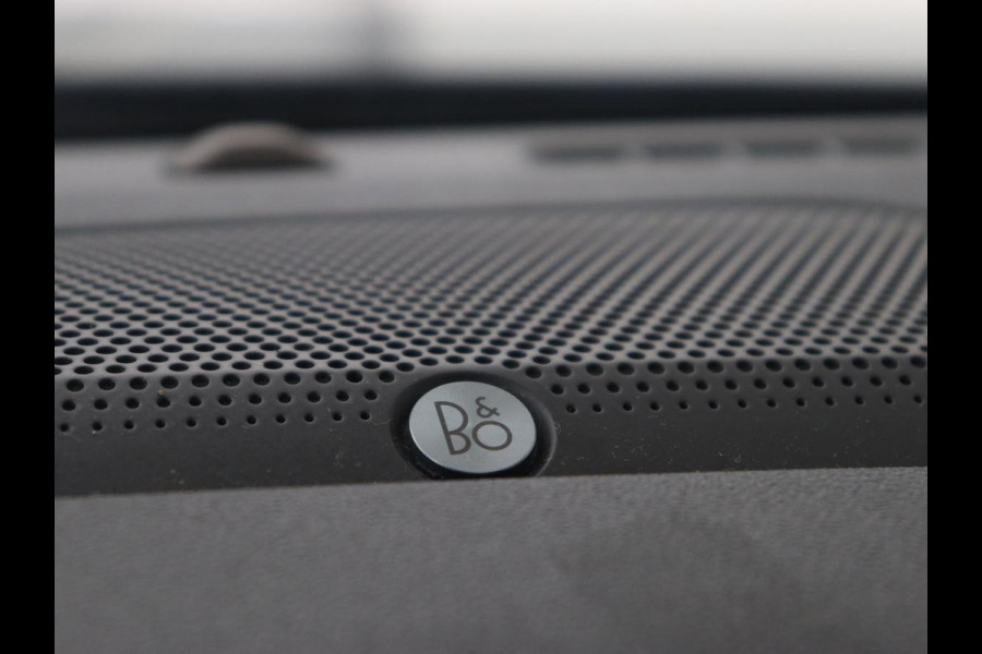 Ford Kuga 2.5 PHEV ST-Line X | Panoramadak | Head-Up | Trekhaak | Stoelverwarming | 360 Camera | B&O Sound | Carplay | Navigatie | Achterbankverwarming | Half leder | Keyless | Plug In