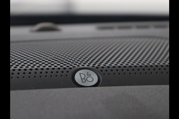 Ford Kuga 2.5 PHEV ST-Line X | Panoramadak | Head-Up | Trekhaak | Stoelverwarming | 360 Camera | B&O Sound | Carplay | Navigatie | Achterbankverwarming | Half leder | Keyless | Plug In