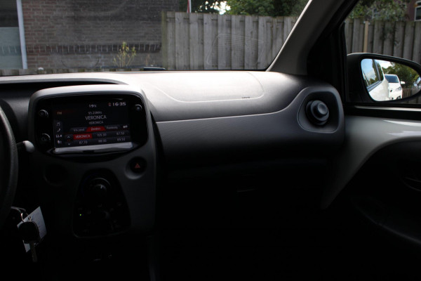 Peugeot 108 1.0 e-VTi Active Airco Camera Carplay Nap