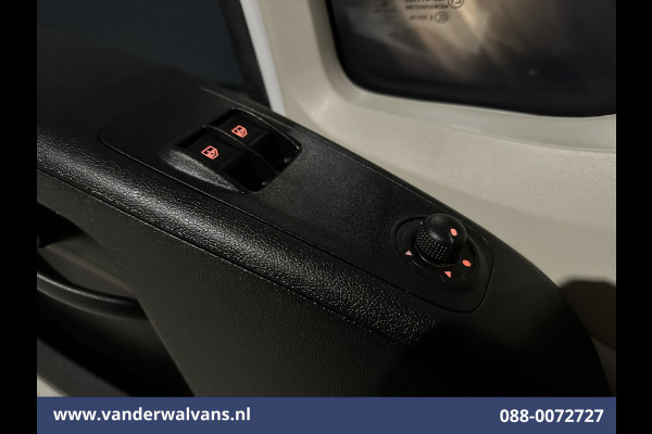 Peugeot Boxer 2.2 BlueHDi 141pk Bakwagen Laadklep Euro6 Airco | Cruisecontrol |1055kg laadvermogen bijrijdersbank