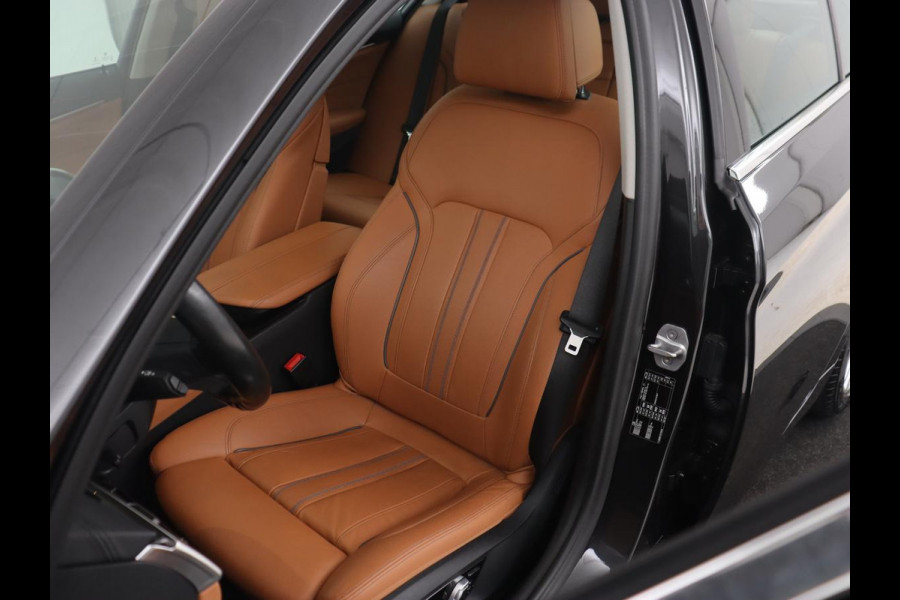 BMW 5 Serie 540i High Executive | 51.800km NAP | Schuifdak | Luxury Line | Leder | 360 Camera | Comfortstoelen | Keyless | Stoelverwarming | Navigatie | Memory | Full LED | Dodehoek detectie | Park Assist