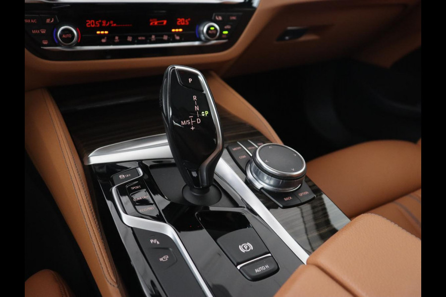 BMW 5 Serie 540i High Executive | 51.800km NAP | Schuifdak | Luxury Line | Leder | 360 Camera | Comfortstoelen | Keyless | Stoelverwarming | Navigatie | Memory | Full LED | Dodehoek detectie | Park Assist