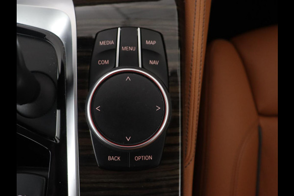 BMW 5 Serie 540i High Executive | 51.800km NAP | Schuifdak | Luxury Line | Leder | 360 Camera | Comfortstoelen | Keyless | Stoelverwarming | Navigatie | Memory | Full LED | Dodehoek detectie | Park Assist