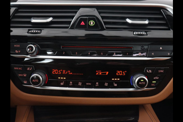 BMW 5 Serie 540i High Executive | 51.800km NAP | Schuifdak | Luxury Line | Leder | 360 Camera | Comfortstoelen | Keyless | Stoelverwarming | Navigatie | Memory | Full LED | Dodehoek detectie | Park Assist
