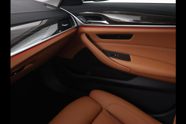 BMW 5 Serie 540i High Executive | 51.800km NAP | Schuifdak | Luxury Line | Leder | 360 Camera | Comfortstoelen | Keyless | Stoelverwarming | Navigatie | Memory | Full LED | Dodehoek detectie | Park Assist