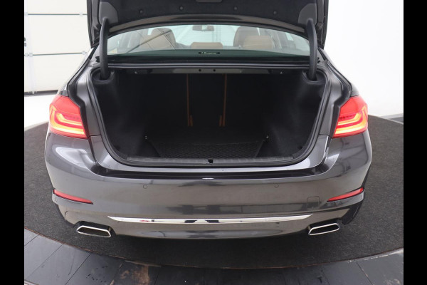 BMW 5 Serie 540i High Executive | 51.800km NAP | Schuifdak | Luxury Line | Leder | 360 Camera | Comfortstoelen | Keyless | Stoelverwarming | Navigatie | Memory | Full LED | Dodehoek detectie | Park Assist