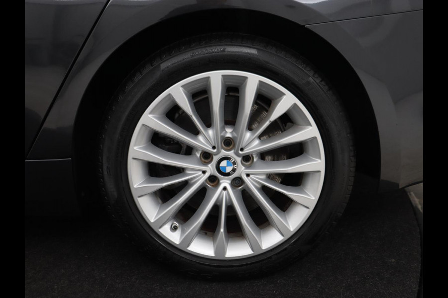 BMW 5 Serie 540i High Executive | 51.800km NAP | Schuifdak | Luxury Line | Leder | 360 Camera | Comfortstoelen | Keyless | Stoelverwarming | Navigatie | Memory | Full LED | Dodehoek detectie | Park Assist