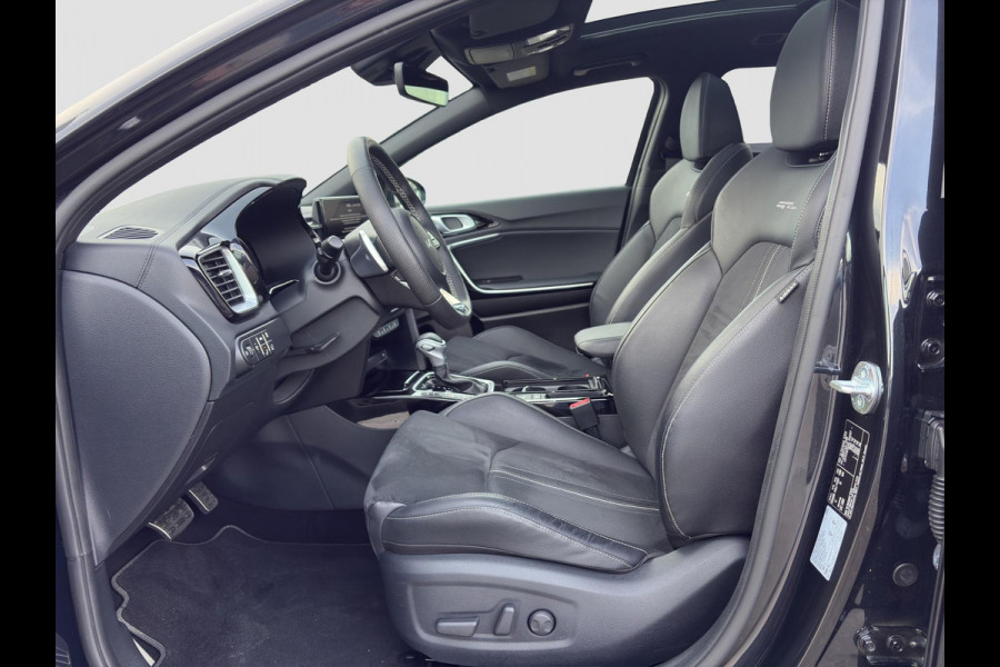 Kia Ceed Sportswagon 1.5 T-GDi GT-PlusLine Automaat | Panoramadak | Leder/Alcantara | Camera | Navi | Stuur-/Stoelverwarming | 18” Velgen | Clima | Key-Less | PDC | Cruise | LED |