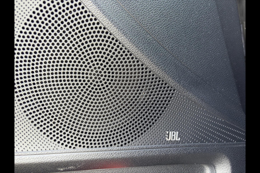 Kia Ceed Sportswagon 1.5 T-GDi GT-PlusLine Automaat | Panoramadak | Leder/Alcantara | Camera | Navi | Stuur-/Stoelverwarming | 18” Velgen | Clima | Key-Less | PDC | Cruise | LED |