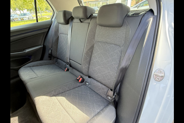 Volkswagen Golf BWJ 2023 | 1.5TSI 131PK Life Bus AUTOMAAT | CLIMA | NAVI | PDC | CRUISE | CAMERA A | STOELVERW |