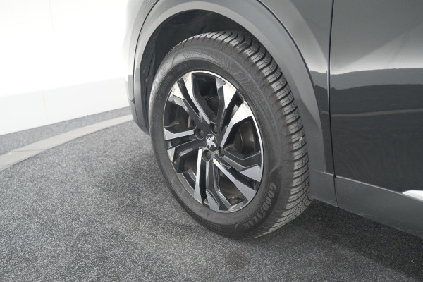 Peugeot 2008 PureTech 130 GT-Line | Camera | Adaptieve Cruise Control | Allseason Banden | Navigatie