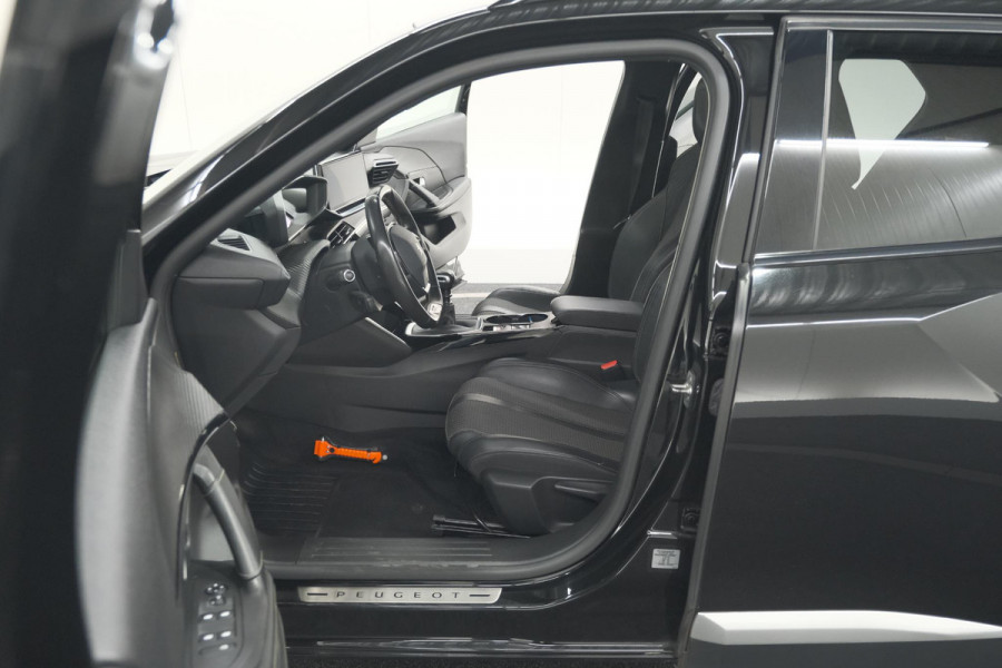 Peugeot 2008 PureTech 130 GT-Line | Camera | Adaptieve Cruise Control | Allseason Banden | Navigatie