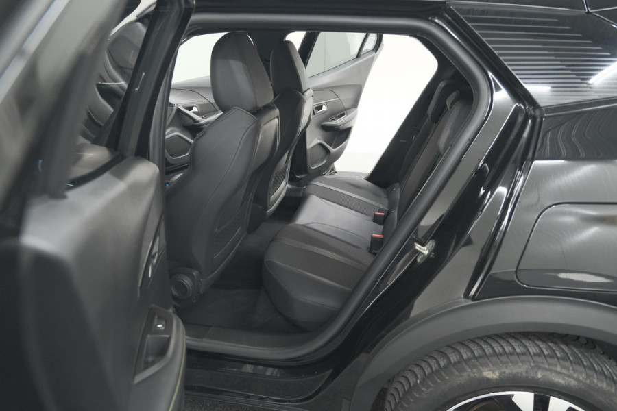 Peugeot 2008 PureTech 130 GT-Line | Camera | Adaptieve Cruise Control | Allseason Banden | Navigatie