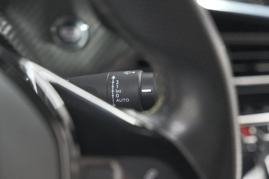 Peugeot 2008 PureTech 130 GT-Line | Camera | Adaptieve Cruise Control | Allseason Banden | Navigatie