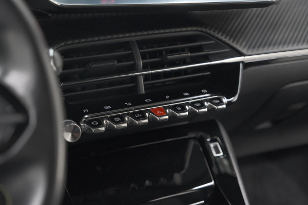 Peugeot 2008 PureTech 130 GT-Line | Camera | Adaptieve Cruise Control | Allseason Banden | Navigatie